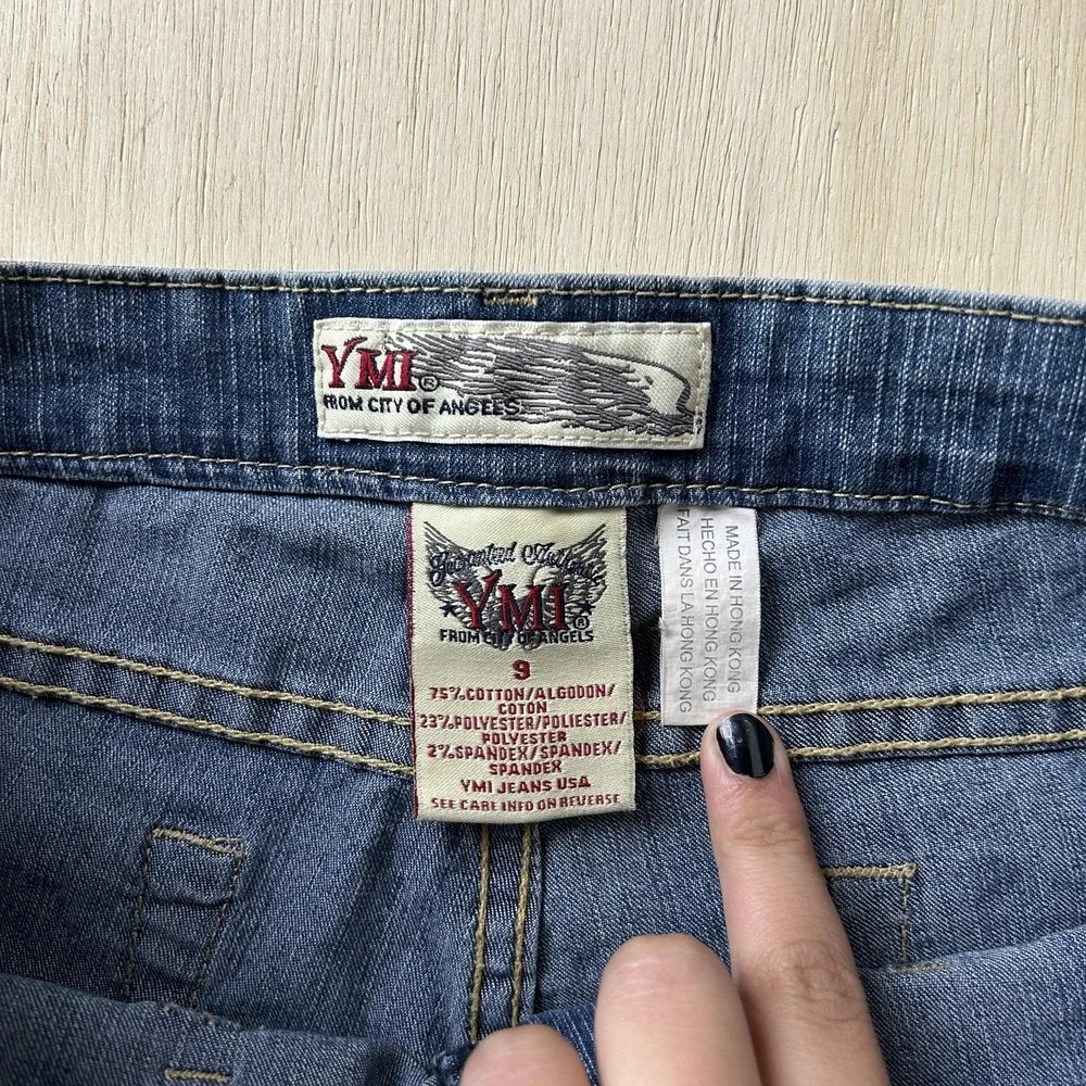 Y2K YMI Capri Jeans Womens 9 Medium Wash Stretch Denim Embroidered Back Pockets